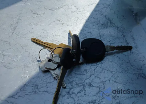 2005 Chevrolet Silverado C2500 Heavy Duty z USA, uszkodzony, nr VIN 1GCHC24U15E252823